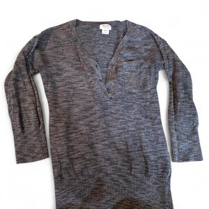 Gray Long Sleeve Knit Tee with V-Neck